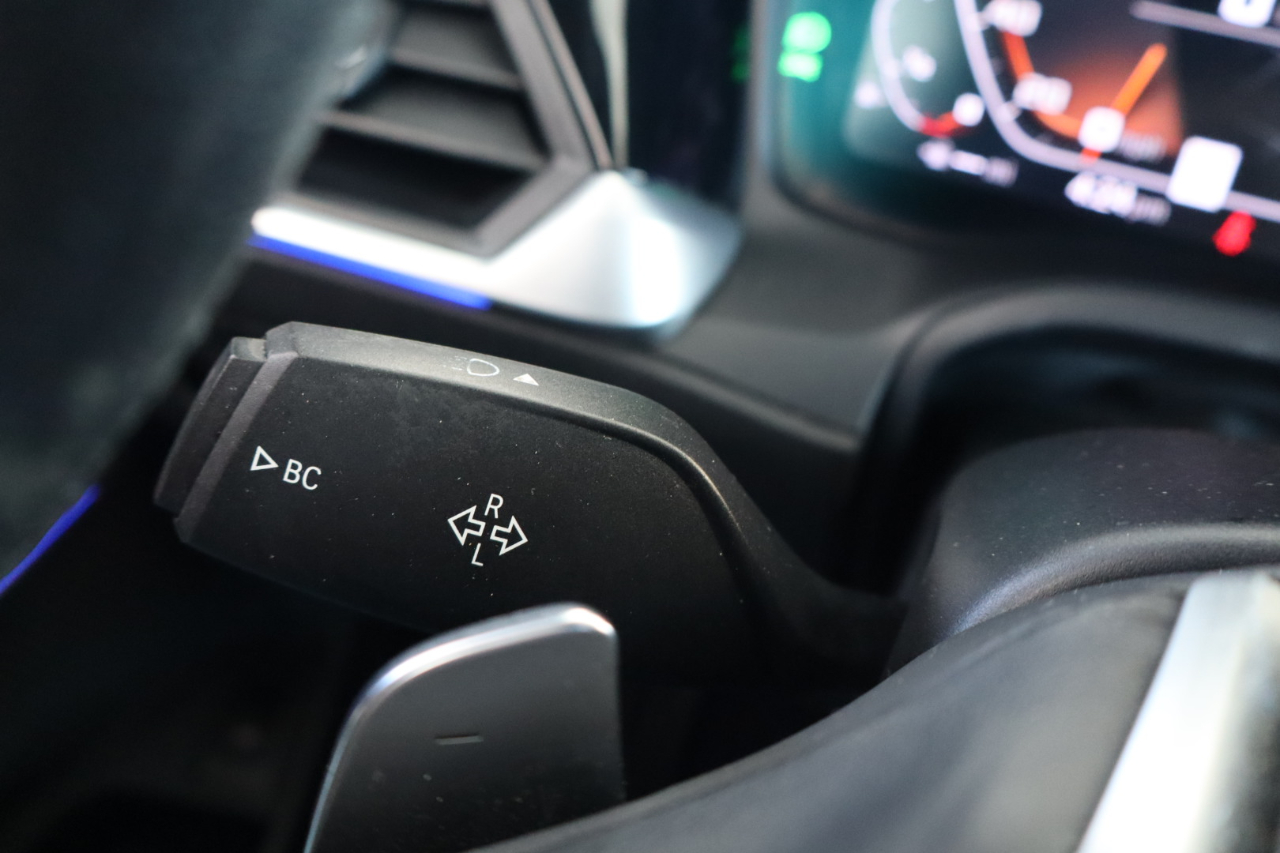 BMW 3 Series 330i Sedan 2019