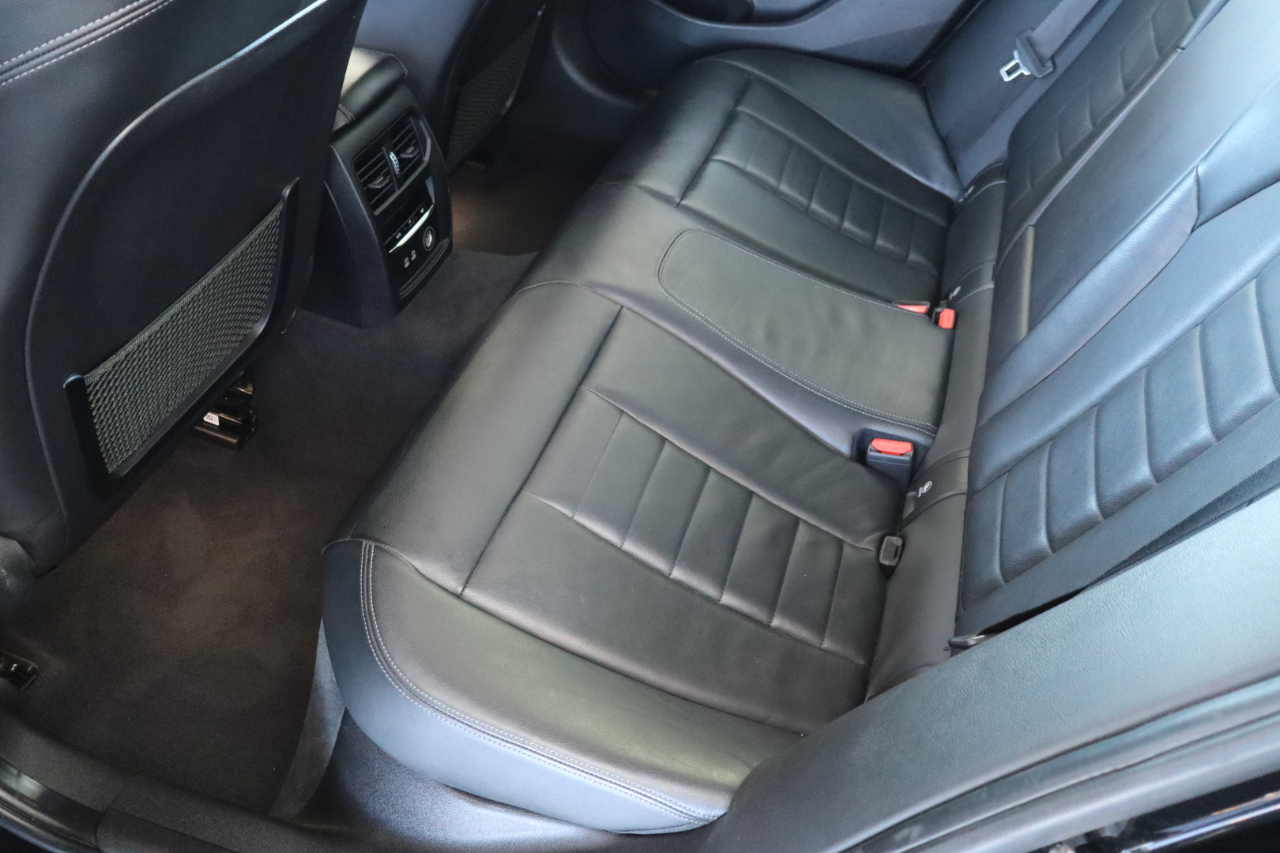 BMW 3 Series 330i Sedan 2019