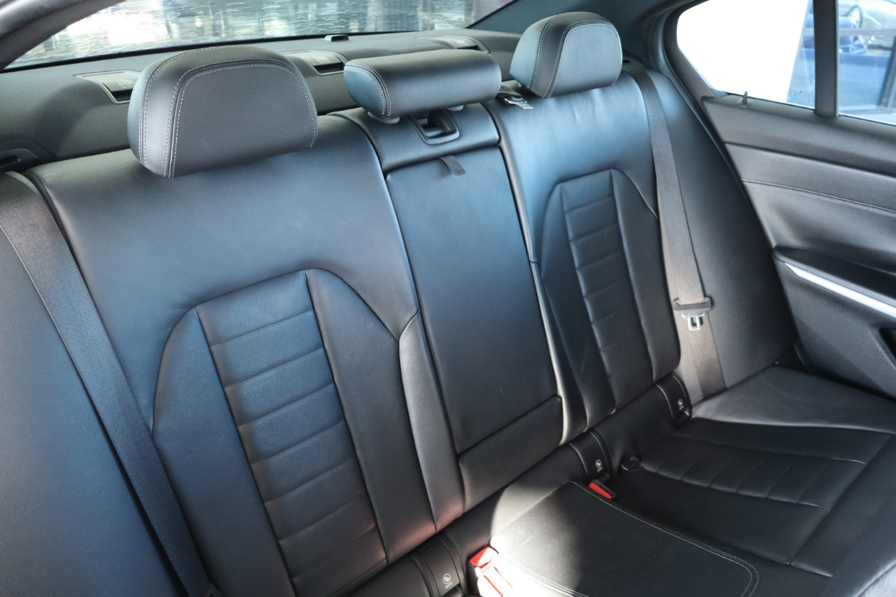 BMW 3 Series 330i Sedan 2019