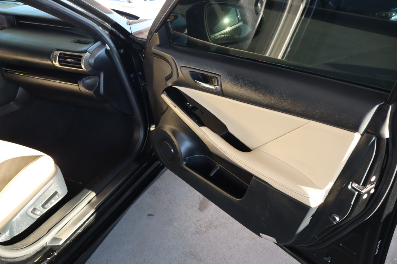 Lexus IS 250 4dr Sport Sdn RWD 2015