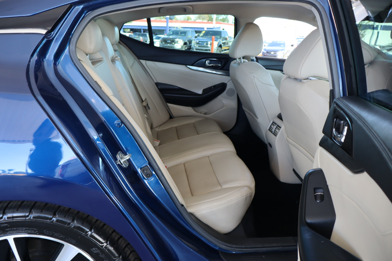 Nissan Maxima SV 3.5L 2021