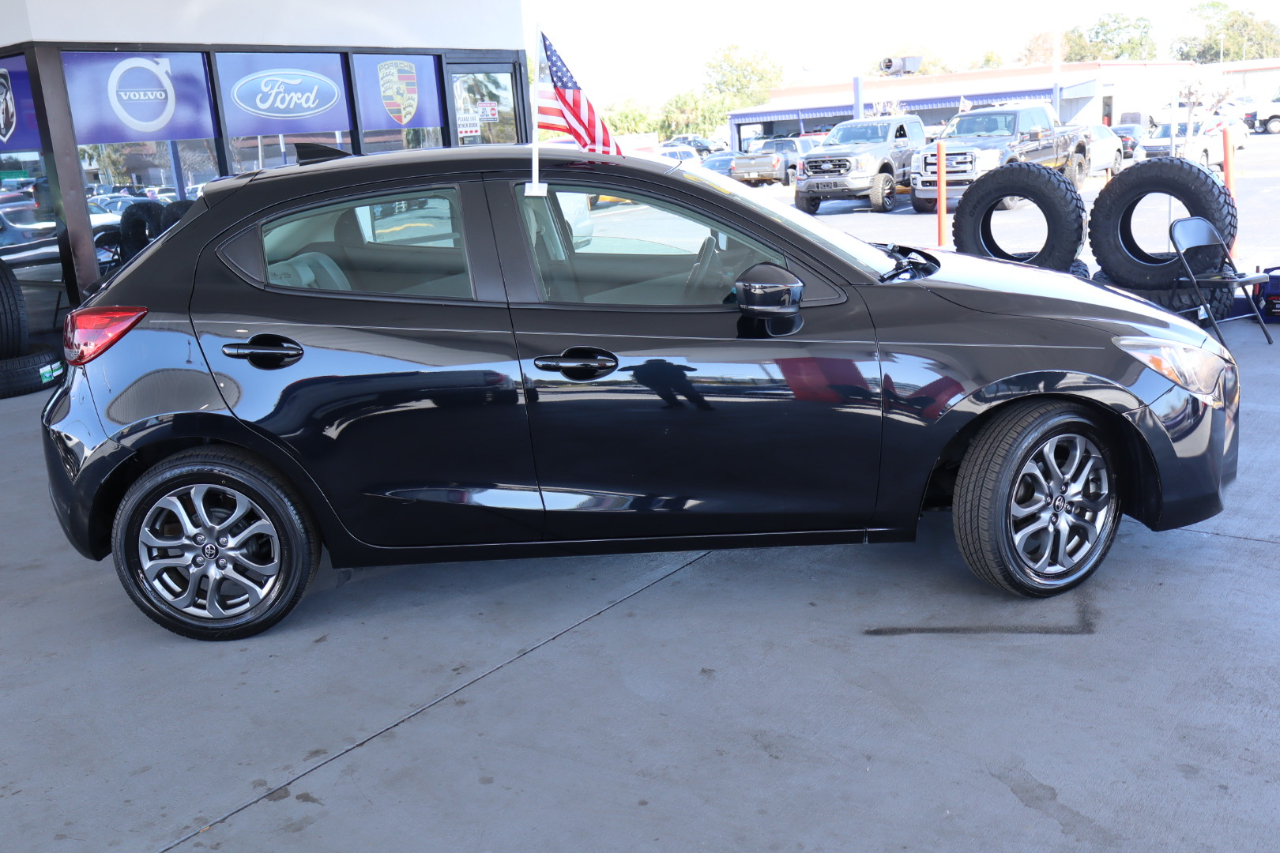 Toyota Yaris Hatchback LE Auto (Natl) 2020