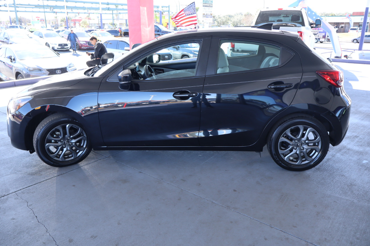 Toyota Yaris Hatchback LE Auto (Natl) 2020