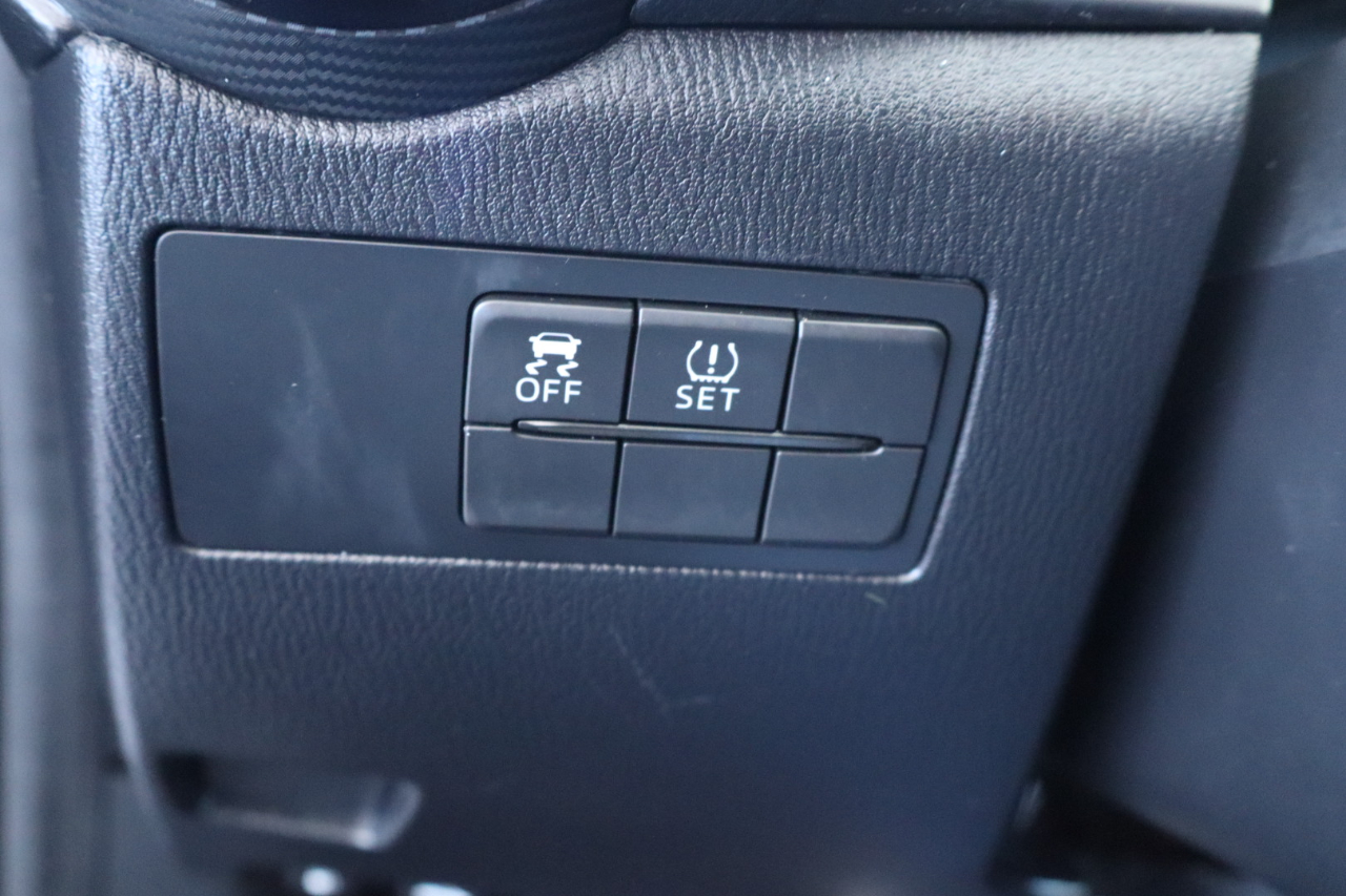 Toyota Yaris Hatchback LE Auto (Natl) 2020