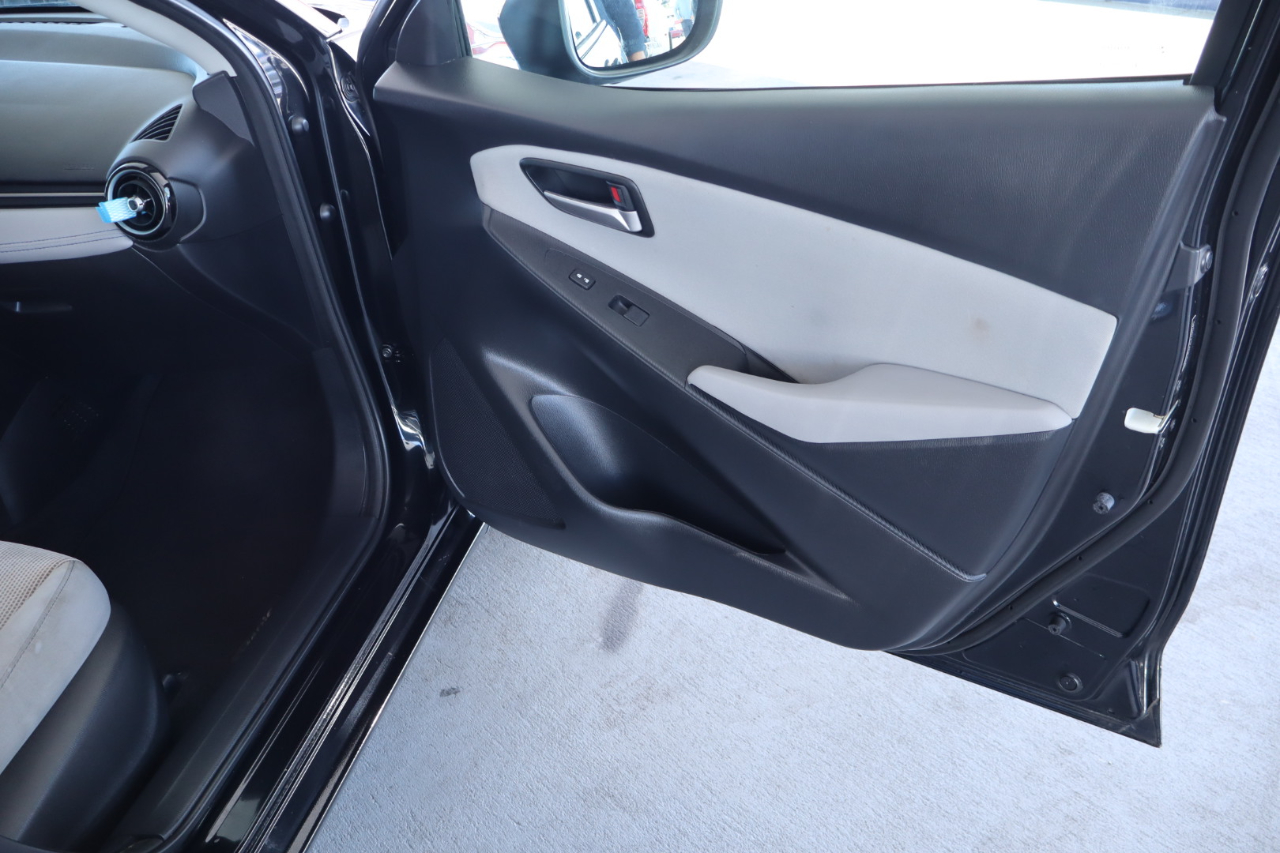 Toyota Yaris Hatchback LE Auto (Natl) 2020