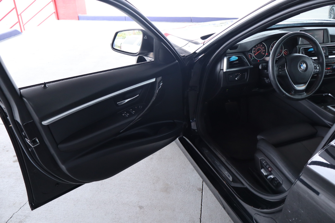 BMW 3 Series 330i xDrive Sedan 2018