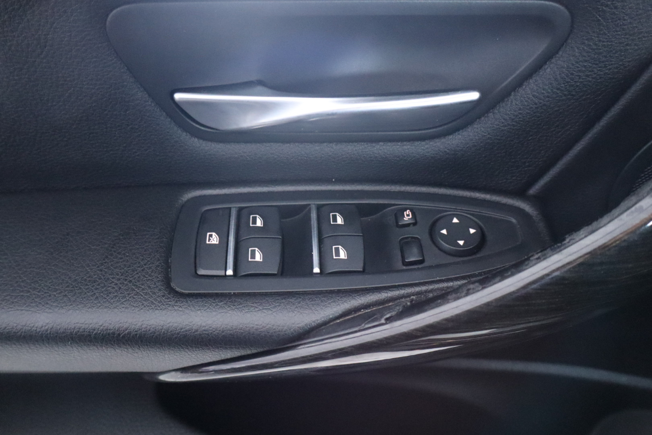 BMW 3 Series 330i xDrive Sedan 2018