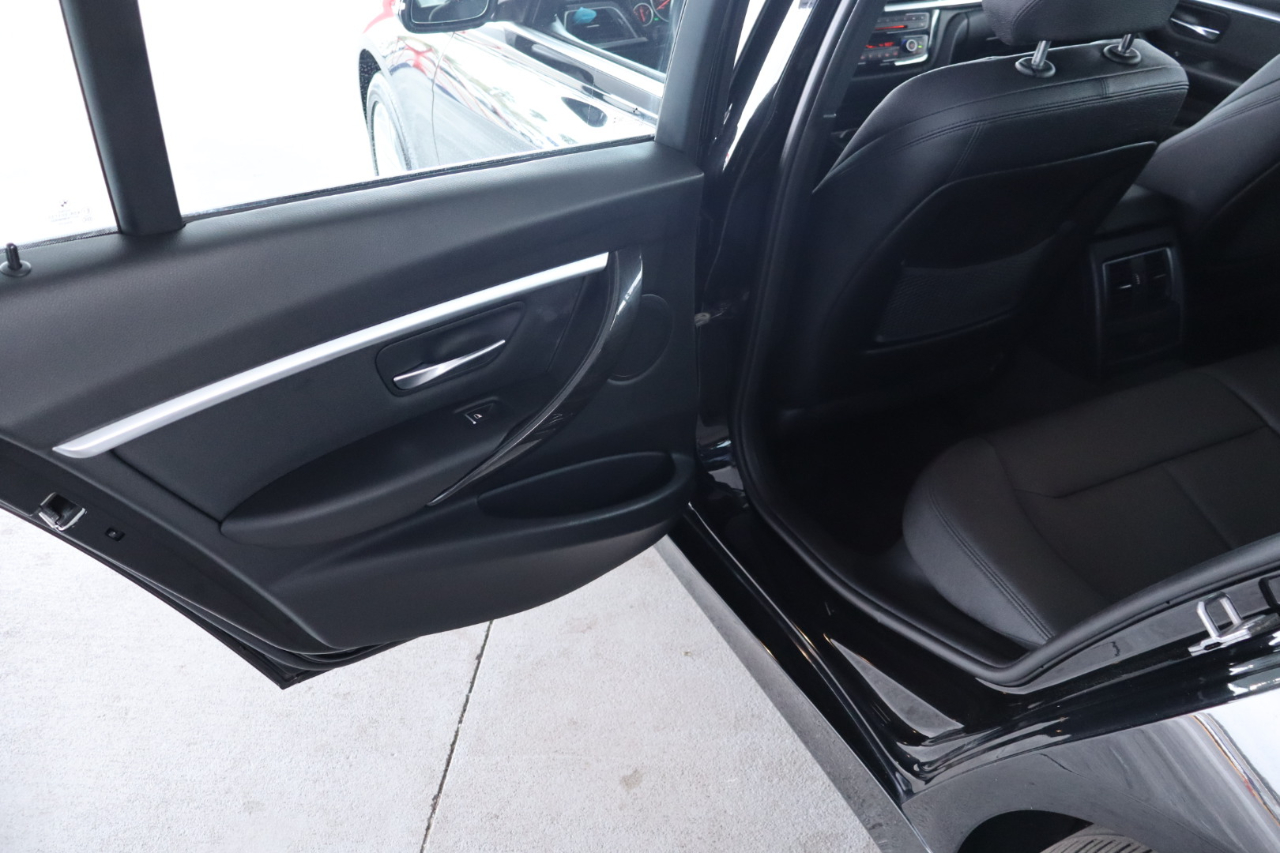 BMW 3 Series 330i xDrive Sedan 2018