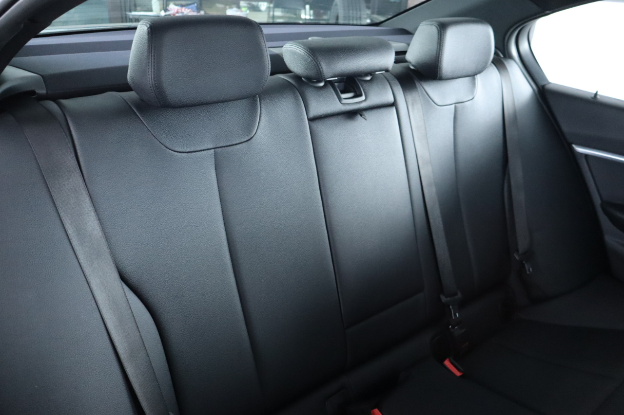 BMW 3 Series 330i xDrive Sedan 2018