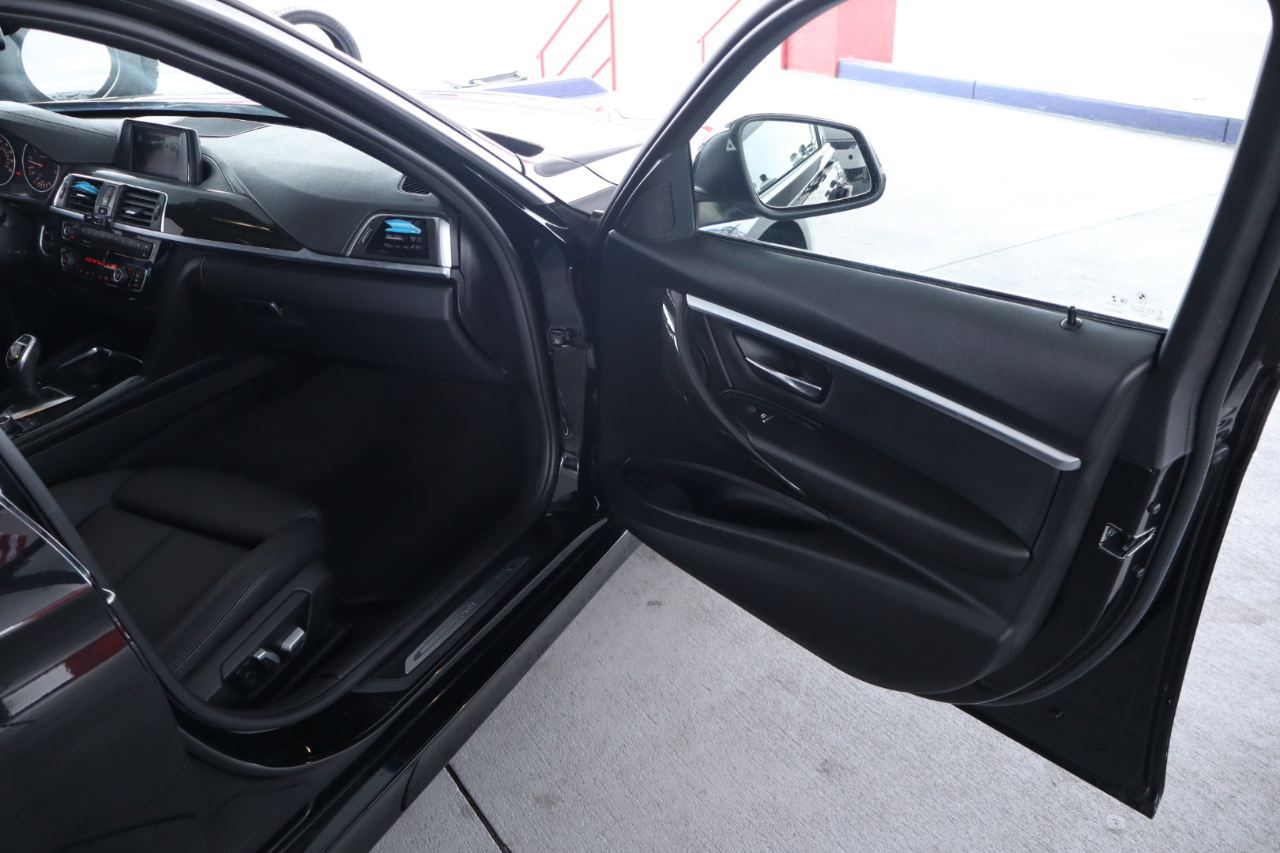 BMW 3 Series 330i xDrive Sedan 2018