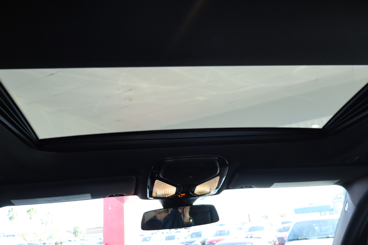 BMW 3 Series 330i xDrive Sedan North America 2020