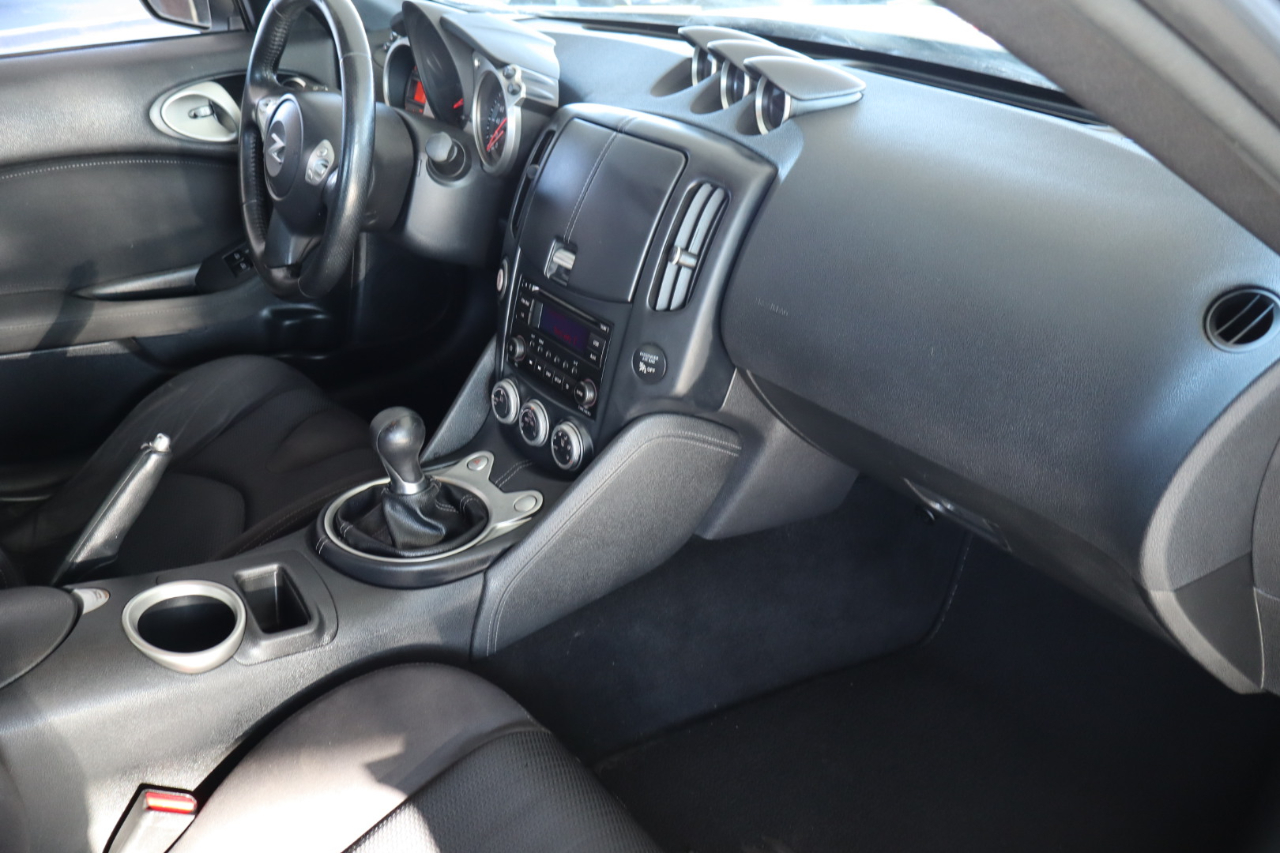 Nissan 370Z Coupe Manual 2017