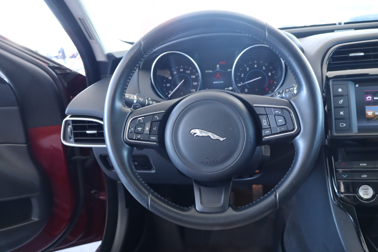 Jaguar XE 25t RWD 2017