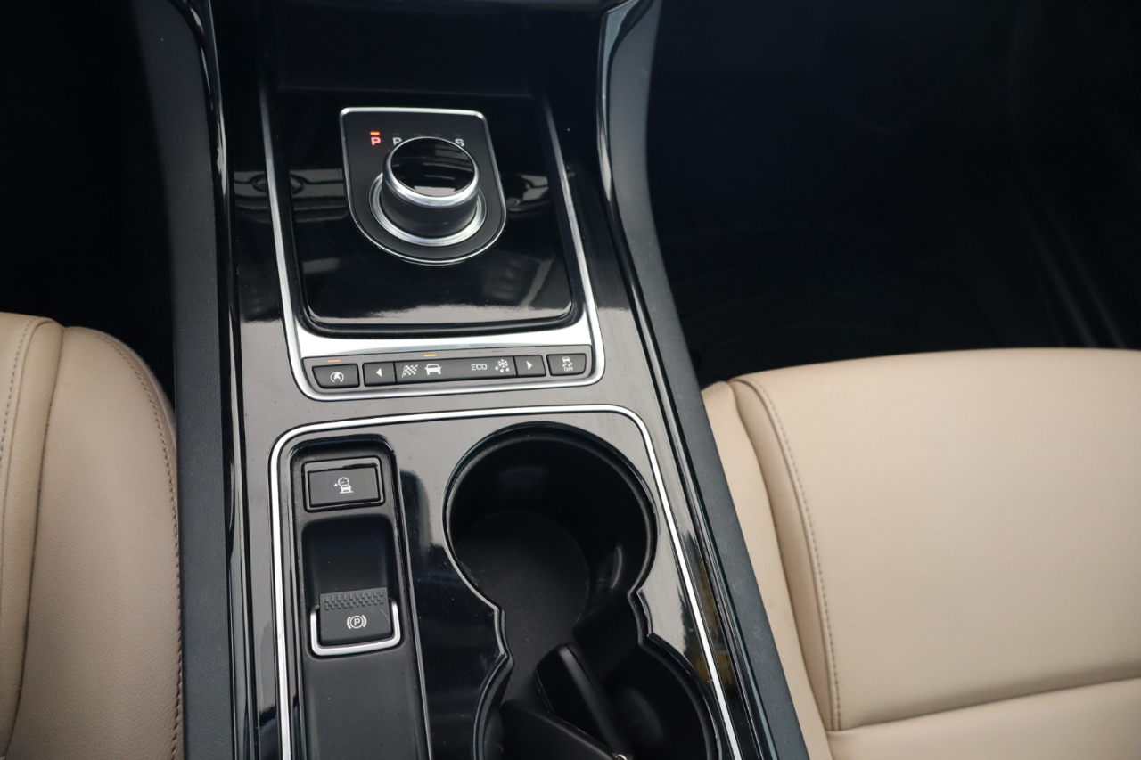 Jaguar XE 25t RWD 2017