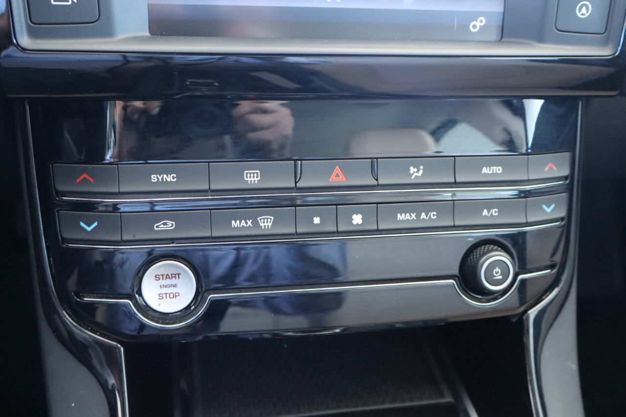 Jaguar XE 25t RWD 2017