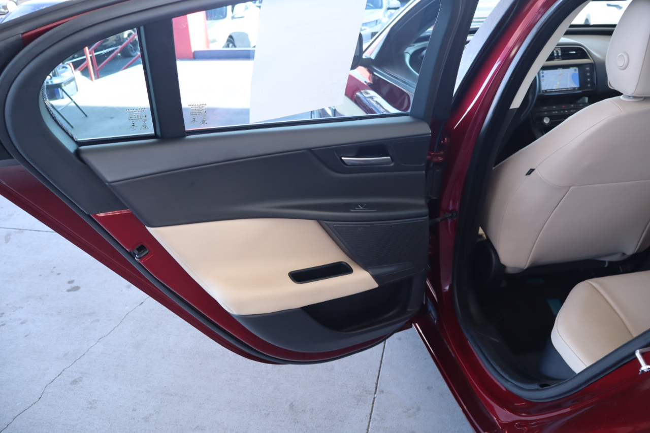 Jaguar XE 25t RWD 2017