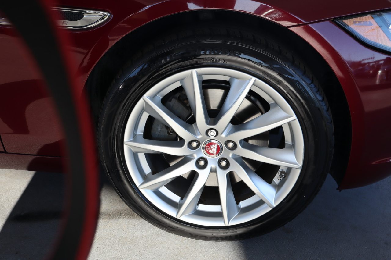 Jaguar XE 25t RWD 2017