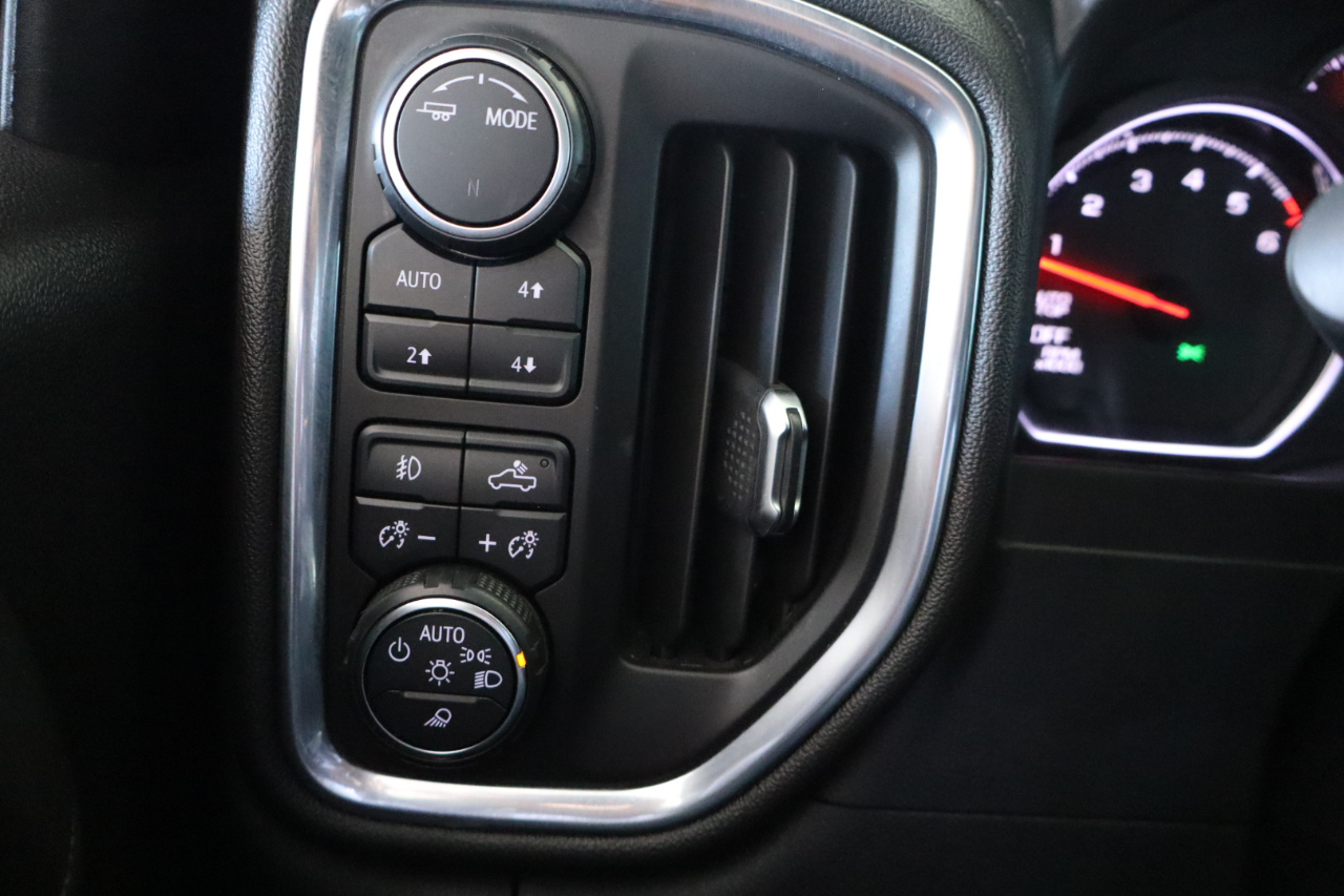 Chevrolet Silverado 1500 4WD Crew Cab 147" RST 2020