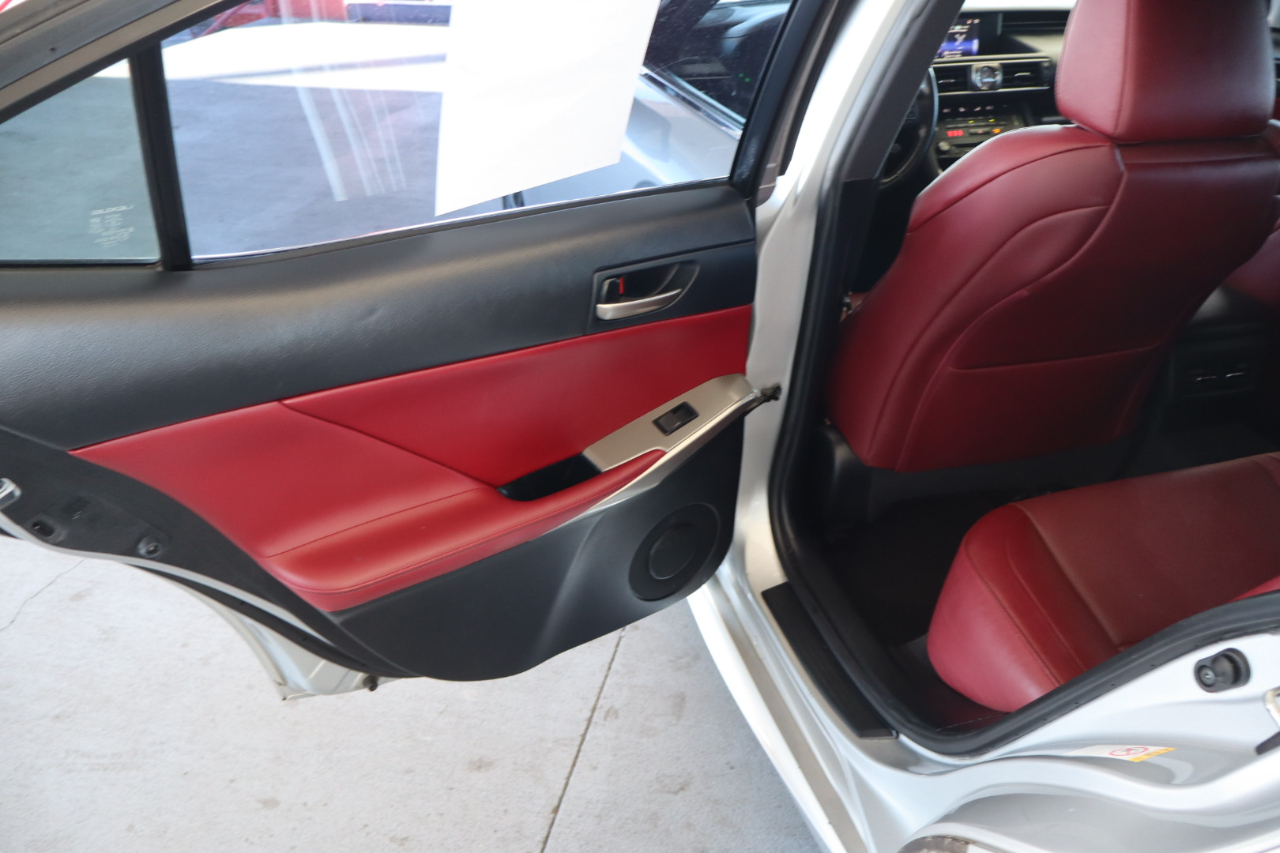 Lexus IS IS 300 RWD 2018