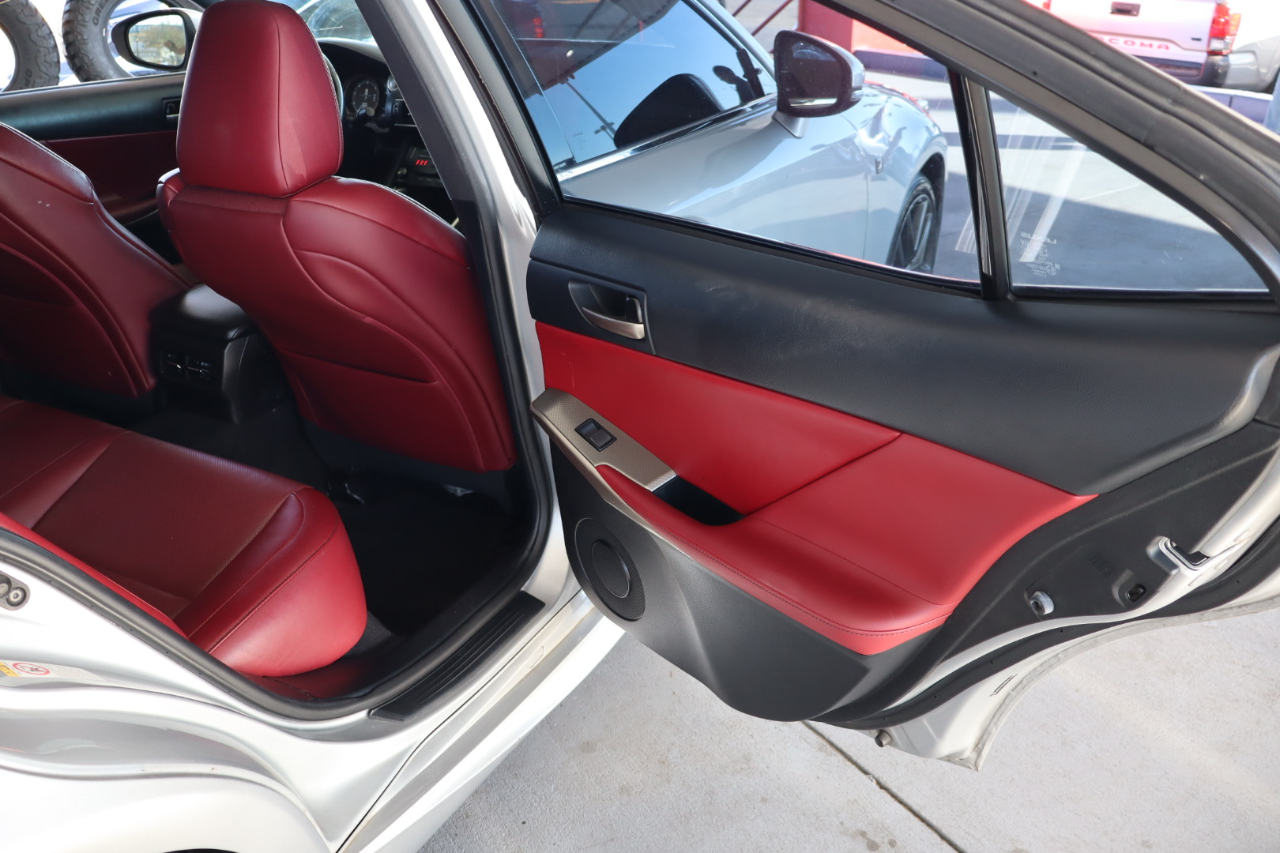 Lexus IS IS 300 RWD 2018