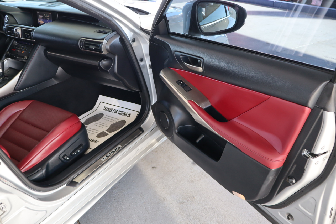 Lexus IS IS 300 RWD 2018