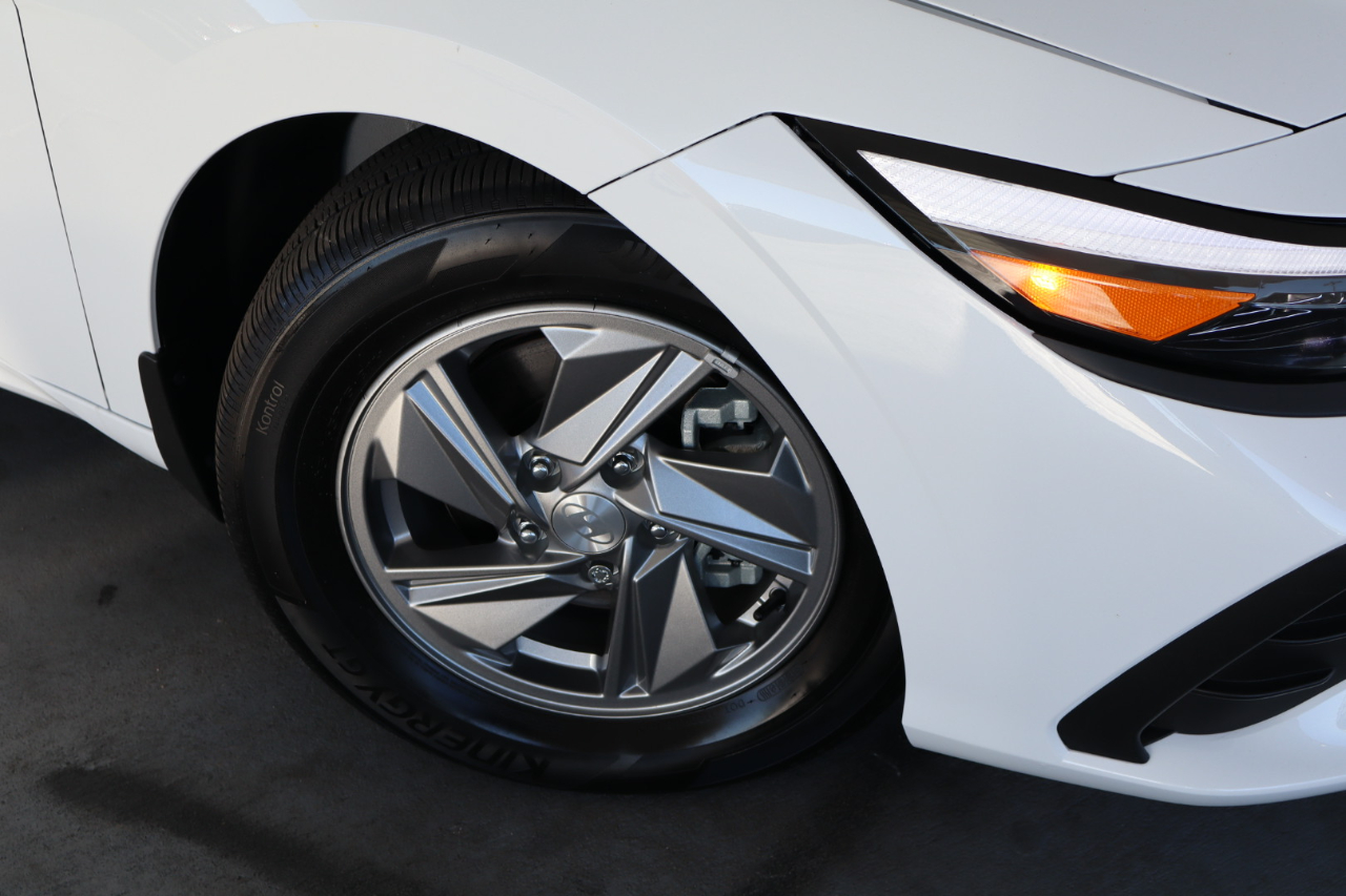 Hyundai Elantra SE IVT 2025