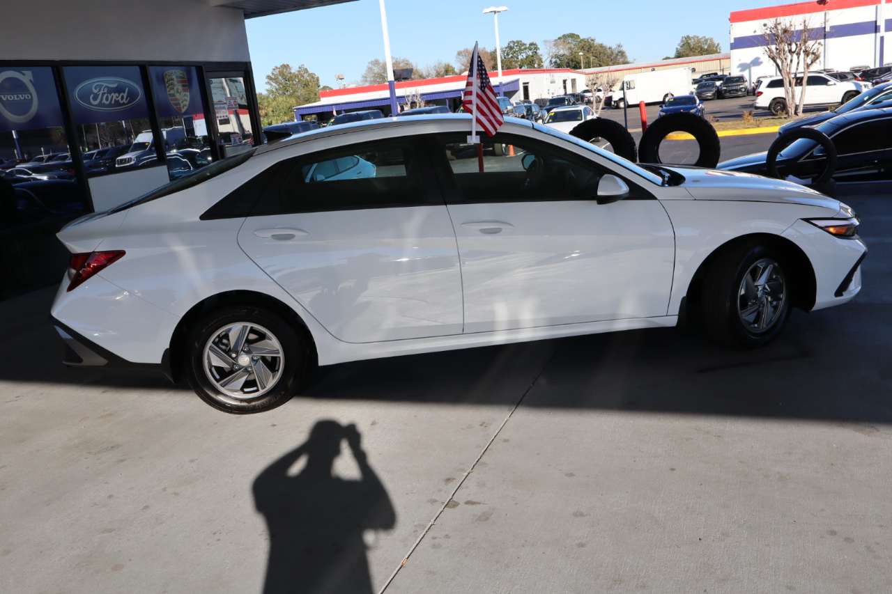 Hyundai Elantra SE IVT 2025