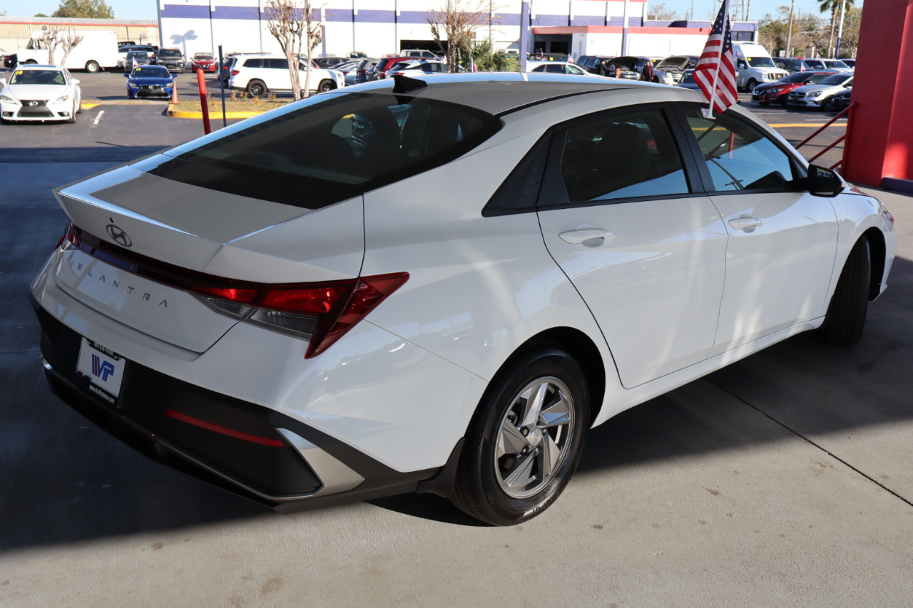 Hyundai Elantra SE IVT 2025