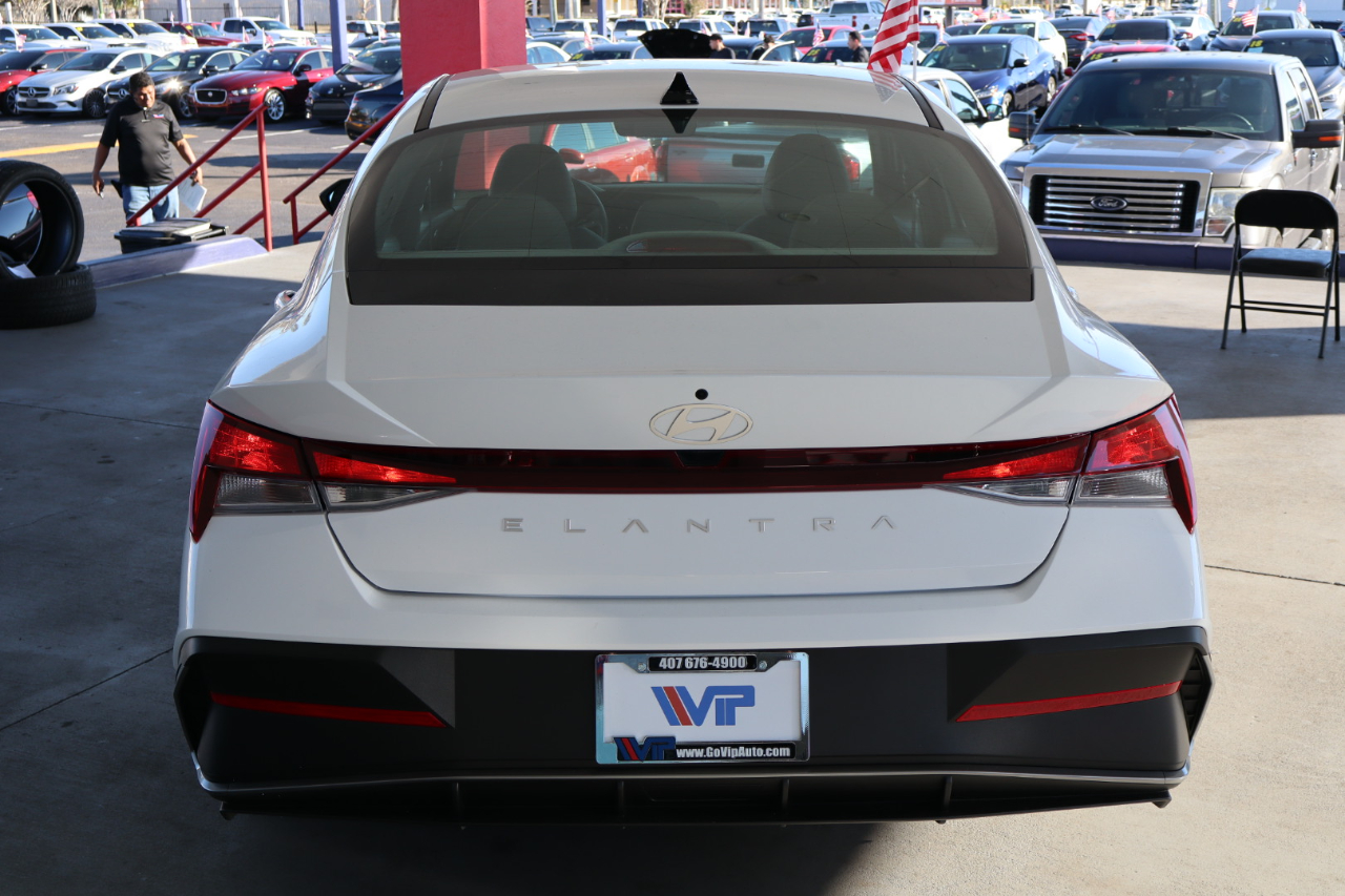 Hyundai Elantra SE IVT 2025