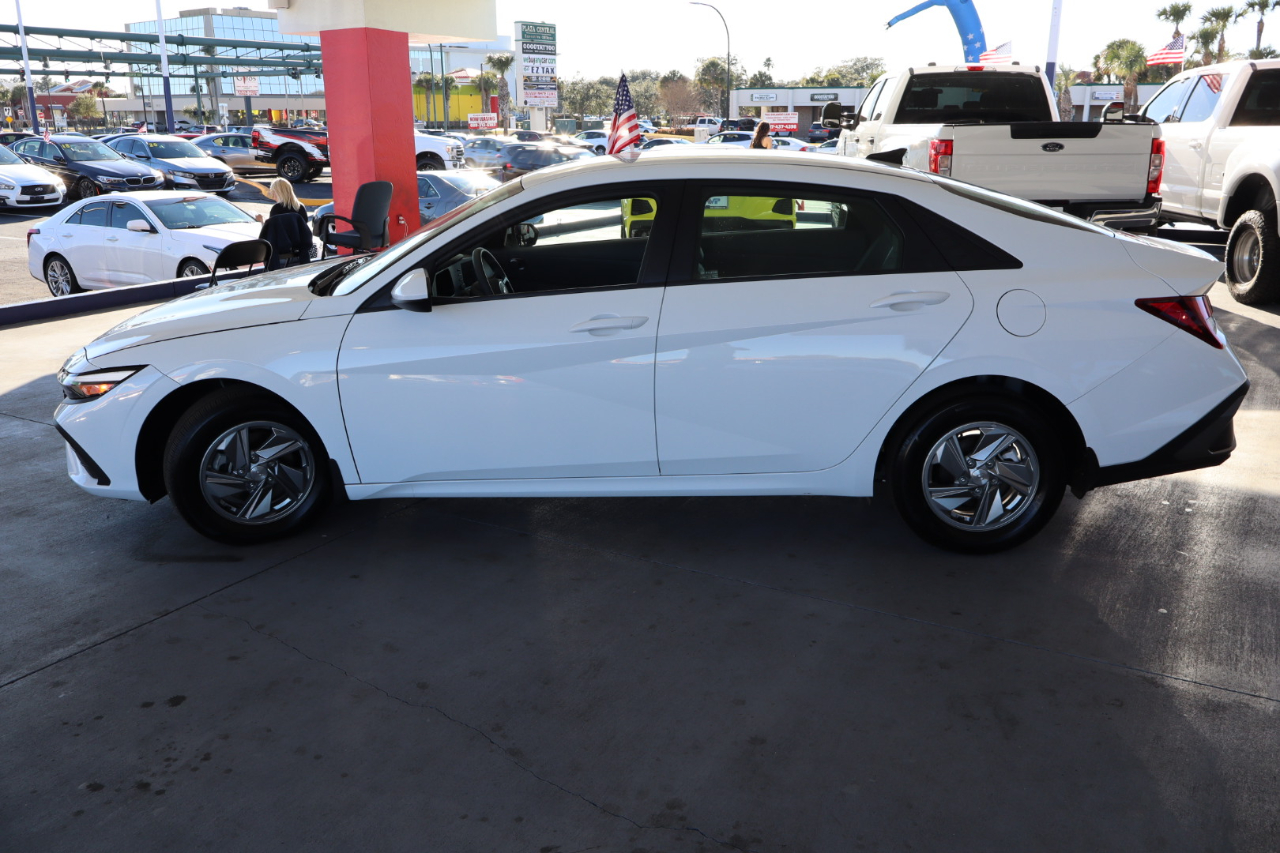 Hyundai Elantra SE IVT 2025