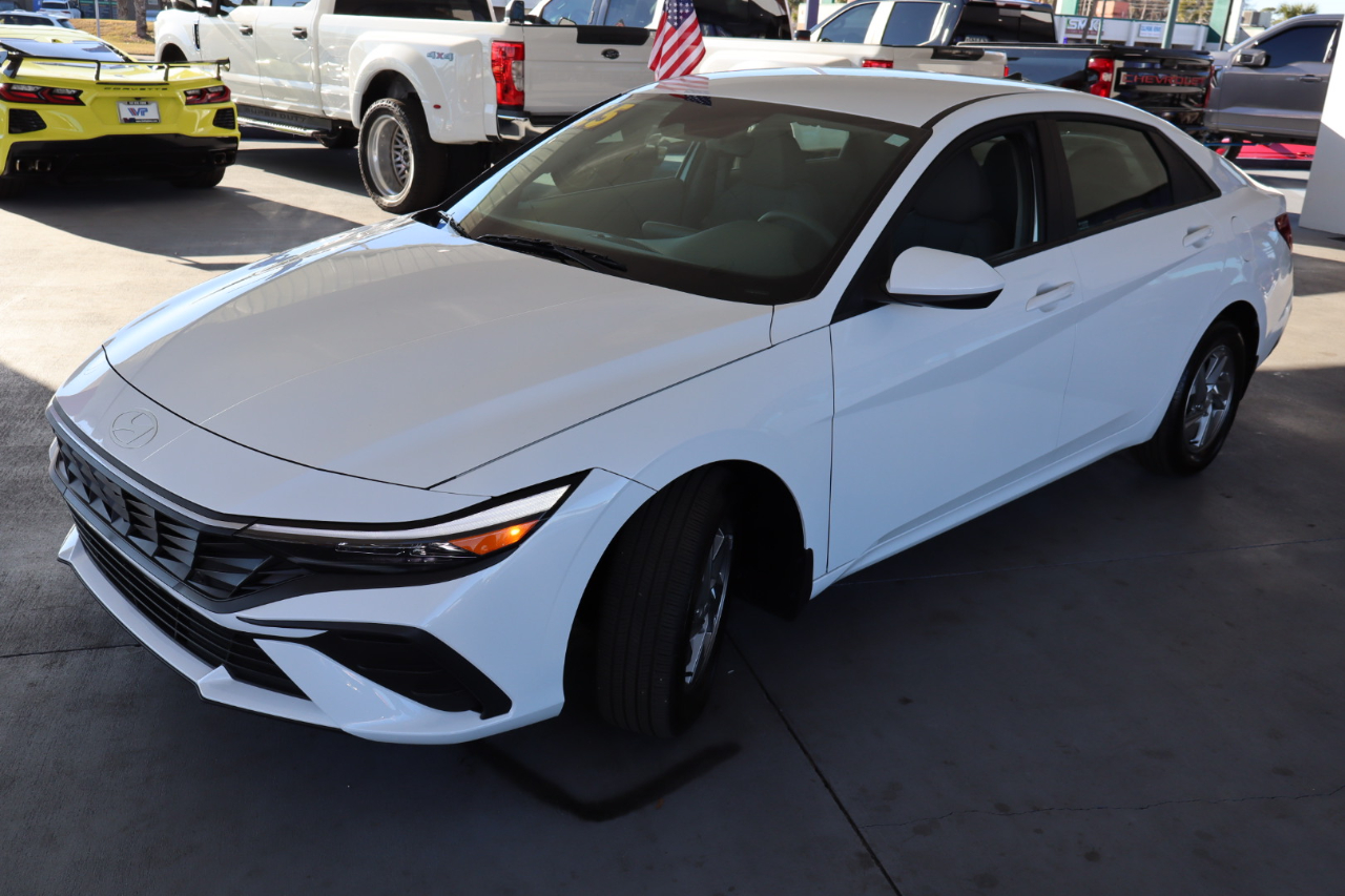 Hyundai Elantra SE IVT 2025