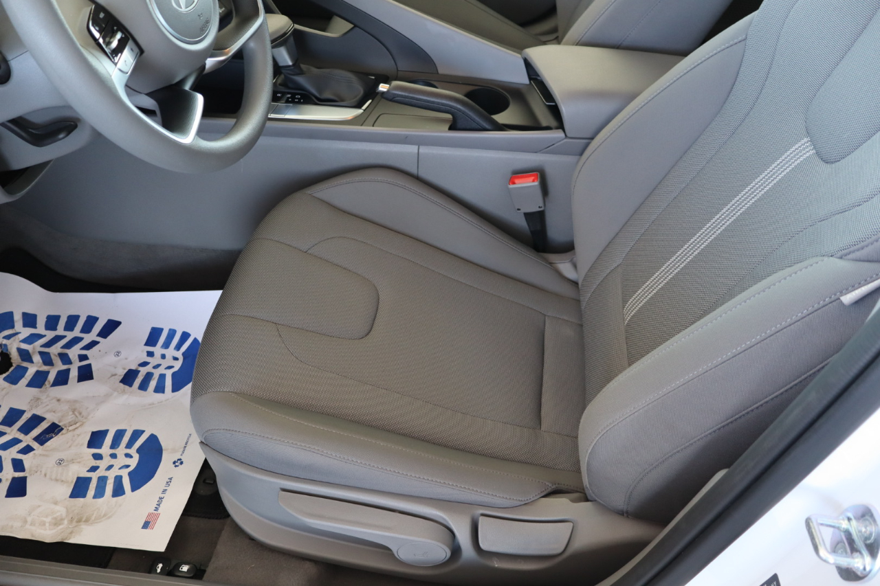 Hyundai Elantra SE IVT 2025