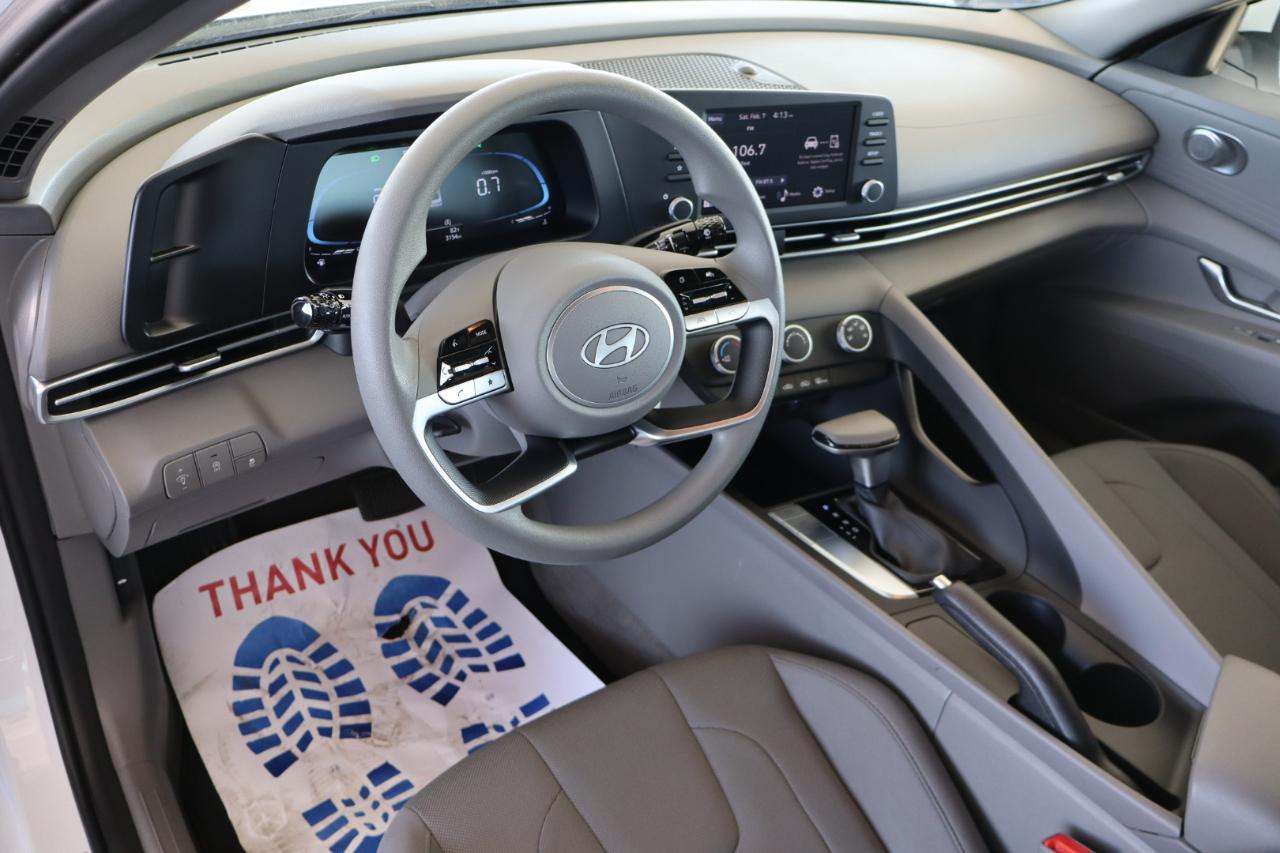 Hyundai Elantra SE IVT 2025