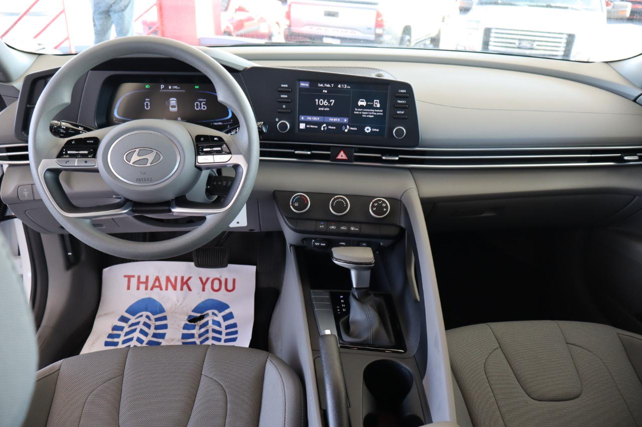 Hyundai Elantra SE IVT 2025