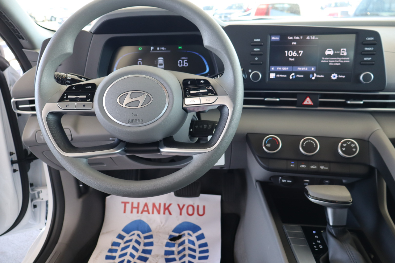 Hyundai Elantra SE IVT 2025