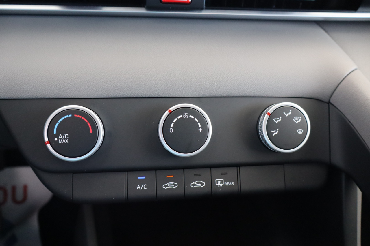 Hyundai Elantra SE IVT 2025