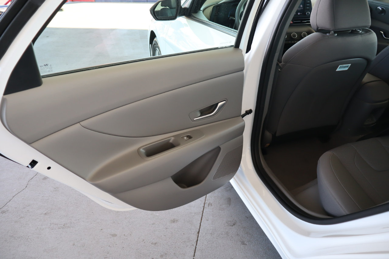 Hyundai Elantra SE IVT 2025