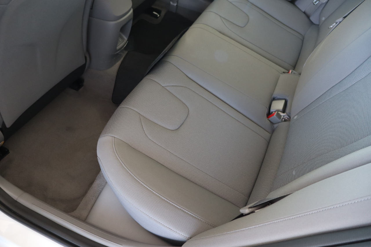 Hyundai Elantra SE IVT 2025