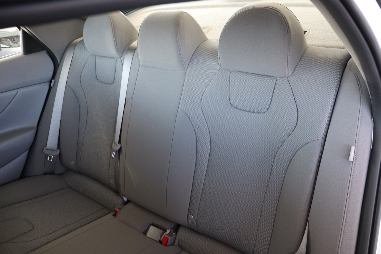 Hyundai Elantra SE IVT 2025