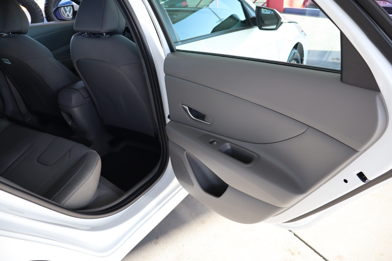 Hyundai Elantra SE IVT 2025