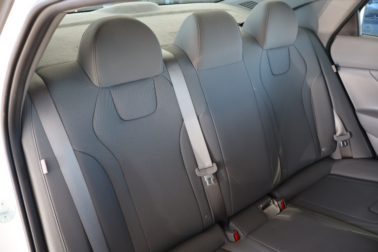 Hyundai Elantra SE IVT 2025