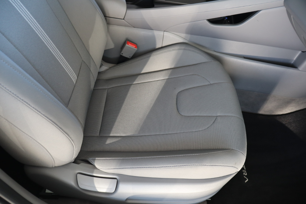 Hyundai Elantra SE IVT 2025