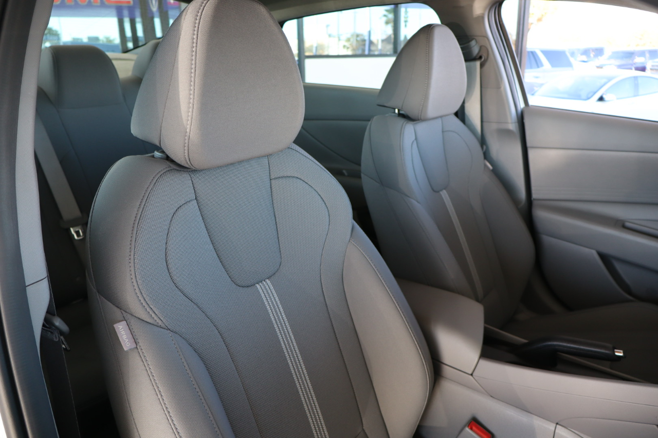 Hyundai Elantra SE IVT 2025