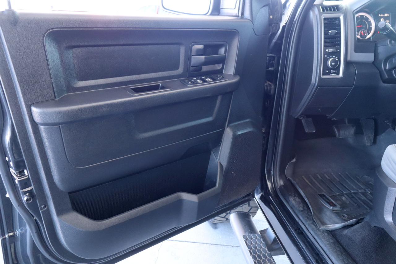 RAM 1500 2WD Quad Cab 140.5" Express 2016