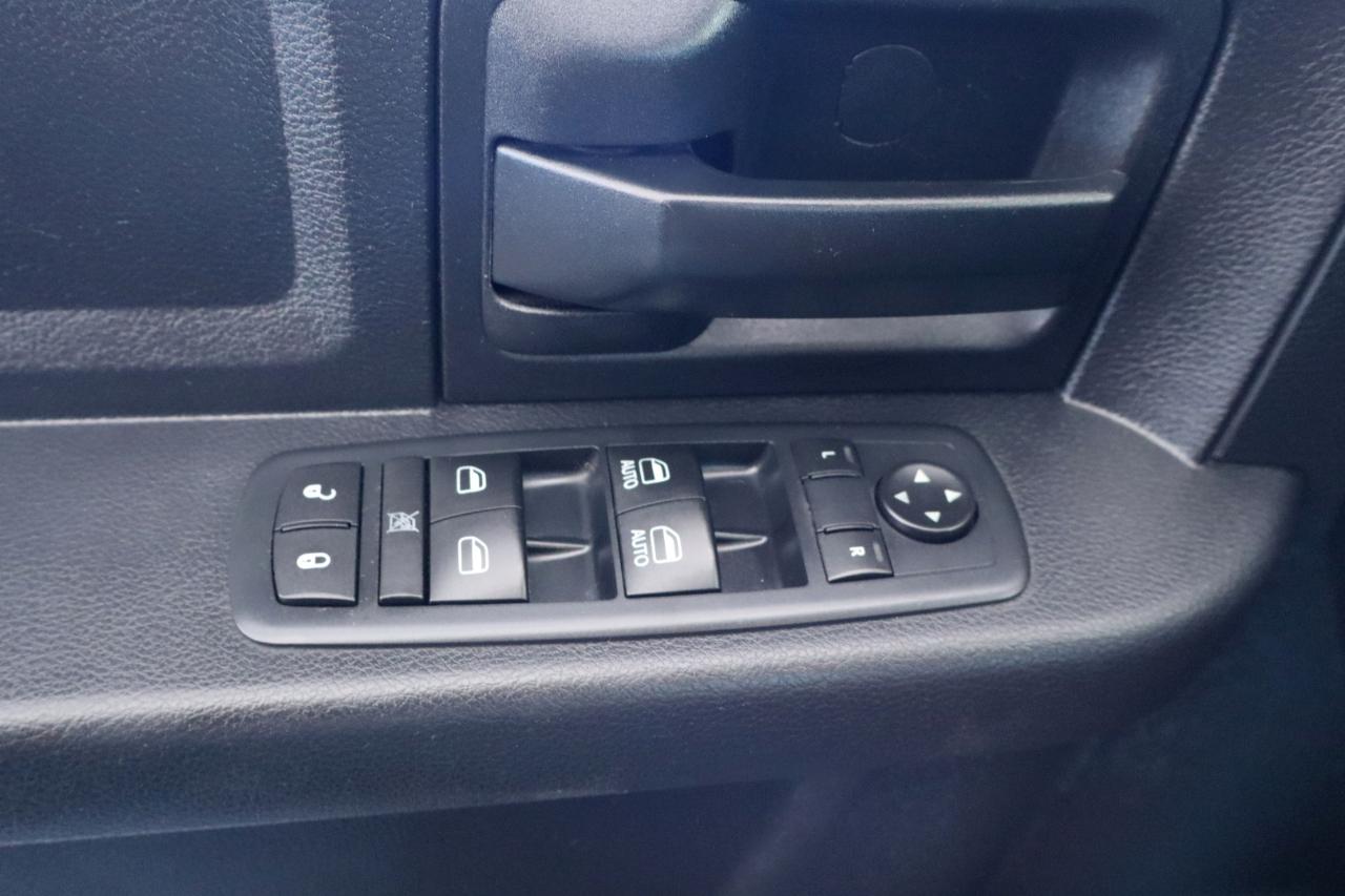 RAM 1500 2WD Quad Cab 140.5" Express 2016