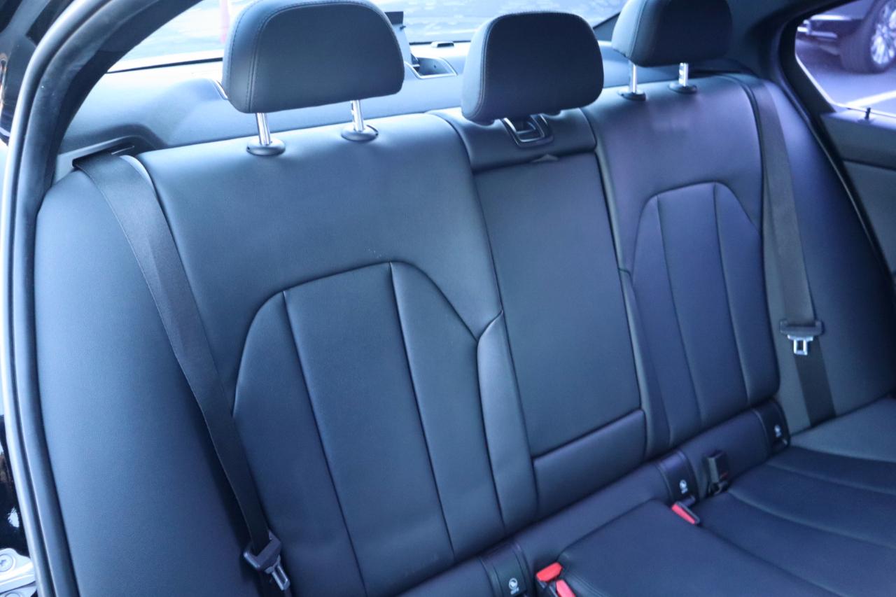 BMW 3 Series 330i Sedan 2019