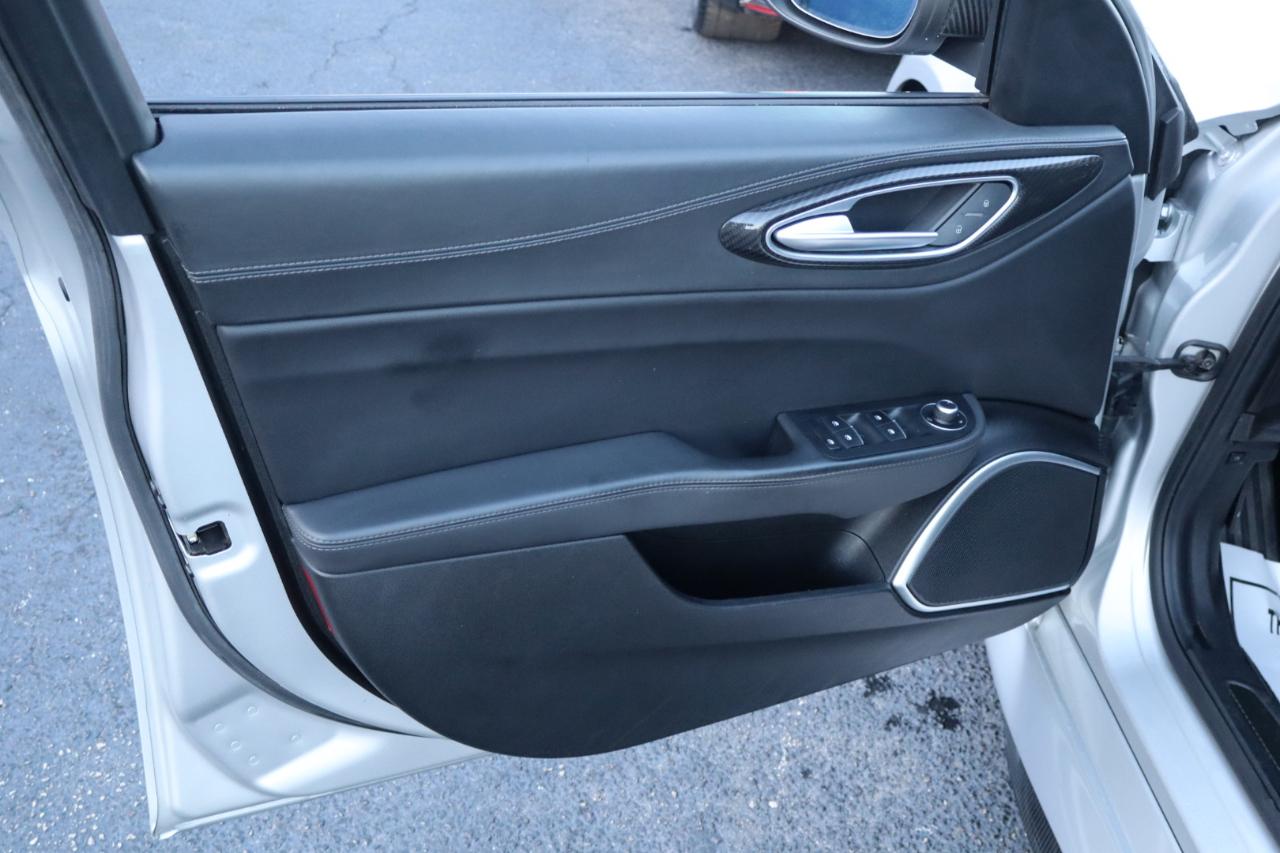 Alfa Romeo Giulia Ti Sport Carbon RWD 2019