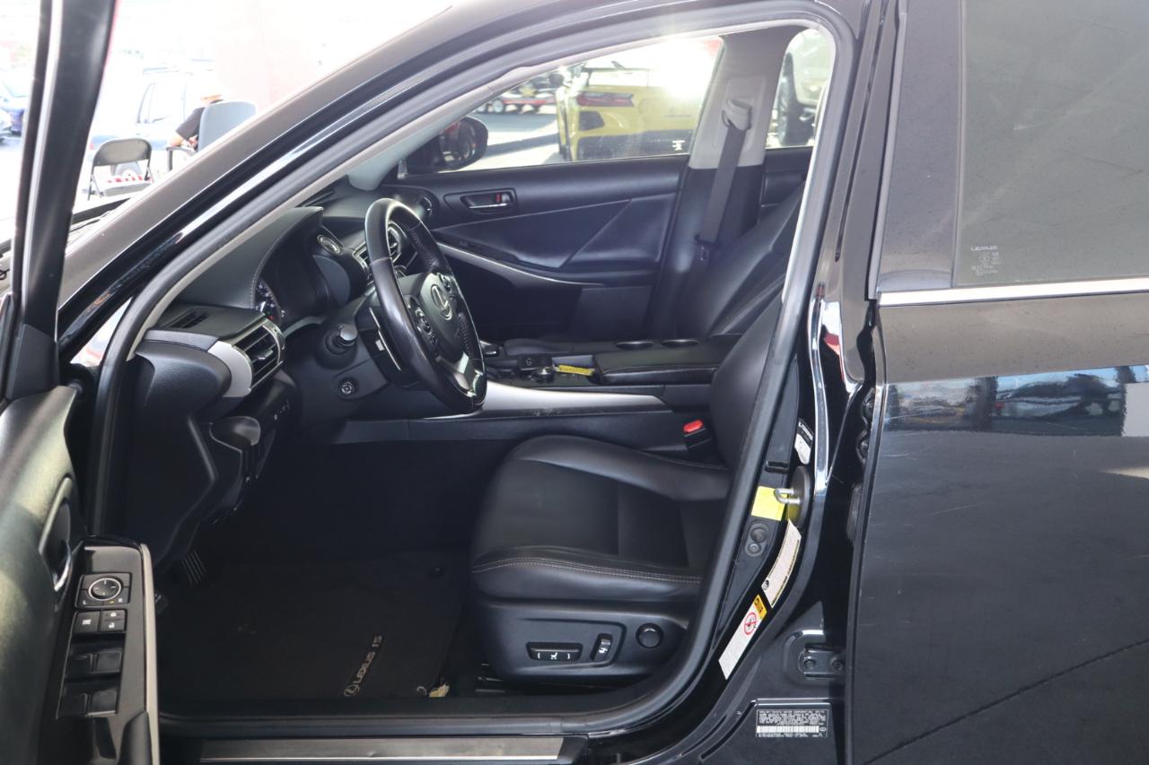 Lexus IS 350 4dr Sdn RWD 2016