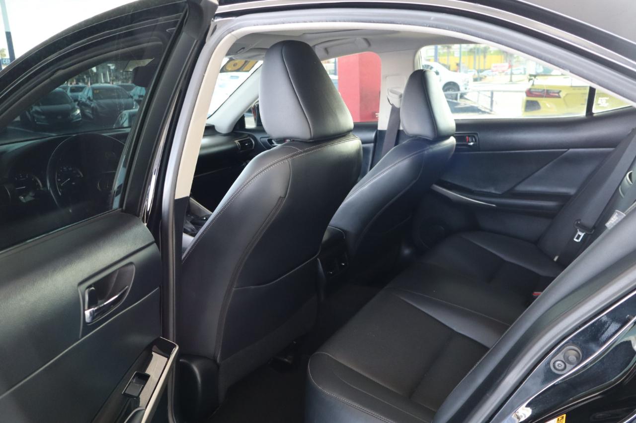 Lexus IS 350 4dr Sdn RWD 2016