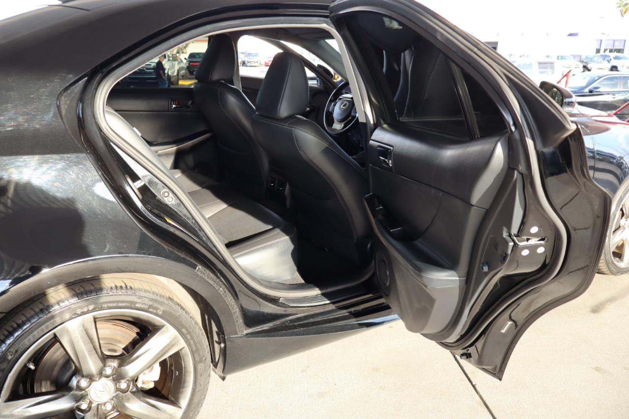 Lexus IS 350 4dr Sdn RWD 2016